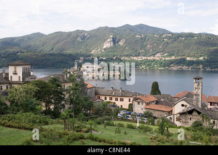 Italien, Piemont, Lago d ' Orta, Orta San Giulio, Blick auf Isola di San Giulio von oben die Stadt Stockfoto