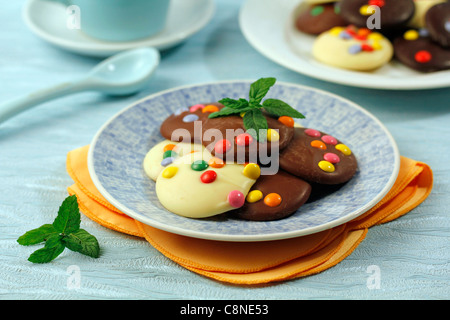 Zwei Schokoladen-Köstlichkeiten. Rezept zur Verfügung. Stockfoto