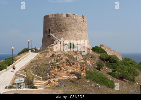 Italien, Sardinien, Santa Teresa di Gallura, Torre Longosardo (16. Jh.) auf felsigen Landzunge Stockfoto