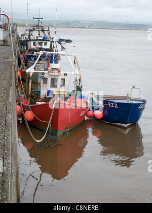 Großbritannien, England, Nord-Devon, Angelboote/Fischerboote vertäut am Kai in Appledore Stockfoto