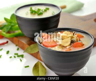 Huhn und Wildreis-Suppe und Kartoffel Creme Suppe Stockfoto