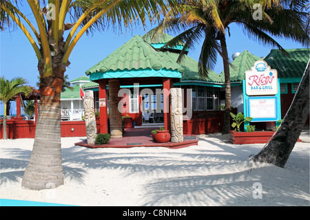 Ricos Bar & Grill, San Pedro, Ambergris Caye (aka La Isla Bonita / Die schöne Insel), Barrier Reef, Belize, Karibik, Zentral- und Lateinamerika Stockfoto