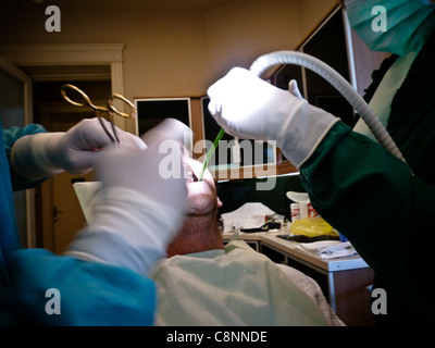Maldedent Tourismus und Zahnbehandlung in Ungarn mit dem Team von Dr. Decker DH die Zahnpflege Stockfoto