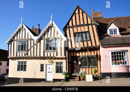 Fachwerk mittelalterliche Häuser, High Street, Lavenham, Suffolk, England, Vereinigtes Königreich Stockfoto