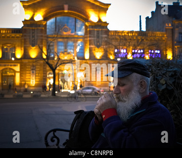 Reverend Gabor Ivanyi die Hoffnung der Armen Ungarn-Portrait von einem Zuschauer auf Batthyany ter Stockfoto