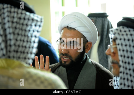 Irak, Salman Pak, Sunniten und Schiiten Stammesführer treffen, um Konflikte zu lösen, die die Zentralregierung gegen zu lösen hat. Stockfoto