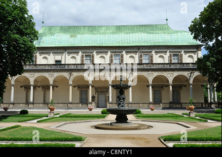 Queen Anne Sommerpalast, Belveder, Prager Burg Tschechien. Renaissance-Palast für Queen Anne Schiff Rumpf Dach Stockfoto