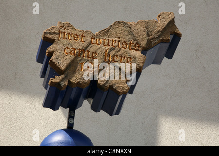 Slowenien wie ein Fels graviert. Detail des The Entropa Skulptur des tschechischen Künstlers David Cerny. Stockfoto