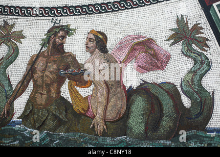 Triton und Nereide. Mosaik Boden der Pavillon Halle in der Eremitage in St. Petersburg, Russland. Stockfoto