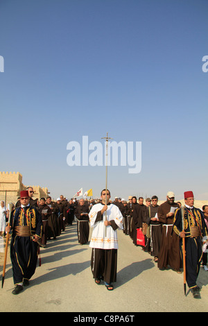 Taufe des Herrn-Prozession in Qasr al Yahud vom Fluss Jordan Jordan-Tal Stockfoto