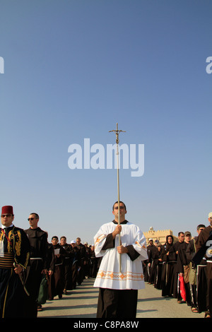 Taufe des Herrn-Prozession in Qasr al Yahud vom Fluss Jordan Jordan-Tal Stockfoto