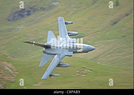 Panavia Tornado niedrigen Flugausbildung in Mid-Wales Stockfoto