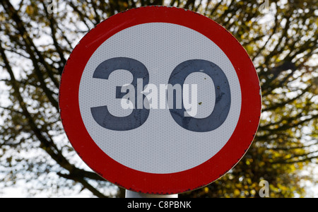 30 km/h Höchstgeschwindigkeit Zeichen Stockfoto