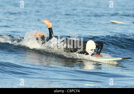 MÄNNLICHE SURFER AS JACK SKELLINGTON BLACKIE-HALLOWEEN-Kostüm SURF CONTEST 2011 ORANGE COUNTY Kalifornien USA 29. Oktober 2011 Stockfoto