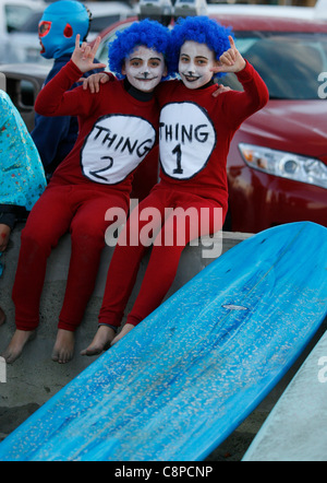 Surfer Boys As Ding 2 Sache 1 Blackie Halloween Kostum Surf Contest 2011 Orange County Kalifornien Usa 29 Oktober 2011 Stockfotografie Alamy