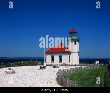 AA03448-03... WASHINGTON - Alki Point Light entlang dem Ufer von Puget Sound in West Seattle. Stockfoto