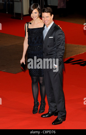 Tom Cruise und Katie Holmes kommen bei der Premiere von "Walküre", Odeon, Leicester Square, London, 21. Januar 2009. Stockfoto