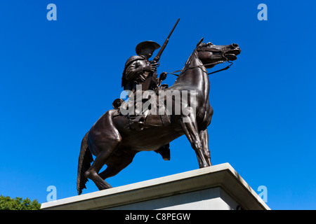 Statue eines Mitglieds der achte Texas Cavalary (Terrys Texas Rangers) außerhalb der State Capitol Building, Austin, Texas, USA Stockfoto