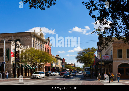 Bars und Restaurants an der East 6th Street im historischen Stadtzentrum von Austin, Texas, USA Stockfoto