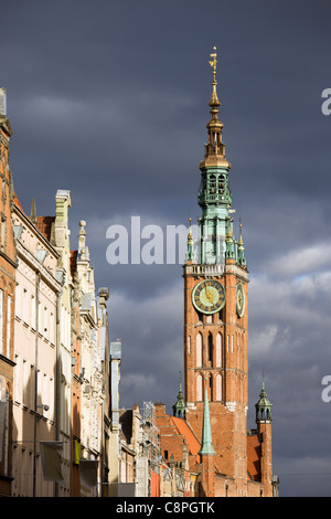 Rathaus (Polnisch: ratusz Glownego Miasta) Clock Tower in der Altstadt von Danzig in Polen Stockfoto