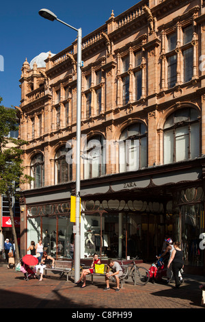 UK, Nottinghamshire, Nottingham, High Street, Zara shop in Gebäude mit Jugendstil-Architektur Stockfoto