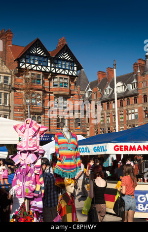 UK, Nottinghamshire, Nottingham, Old Market Square, Welt Dorf Marktstand peruanischen Strickwaren Stockfoto