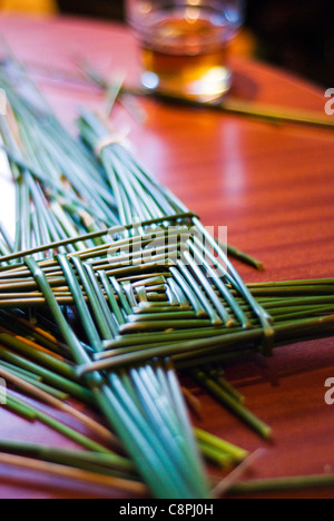 Ein St. Brigid Kreuz ist eines der traditionellen Rituale in Irland zu Beginn des frühen Frühling, 1. Februar feiern Stockfoto