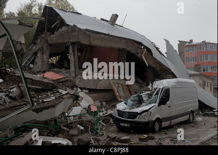 TheEarthquake Epizentrum in Tabanlı Dorf und gemessenen 7,2 auf der Richterskala erschütterte Provinz Van, um 13:41 am 23. Oktober 2011. Das Erdbeben und die Nachbeben waren vor allem in den Regionen rund um das Epizentrum zu spüren. Die Stadt von Ercis in Provinz Van ist meistens am Samstag, 29. betroffen. Stockfoto