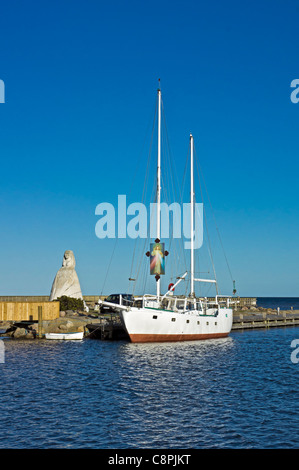 Die Statue, die Fruen Fra Havet (die Frau vom Meer) in Saeby Hafen Jütland Dänemark Stockfoto