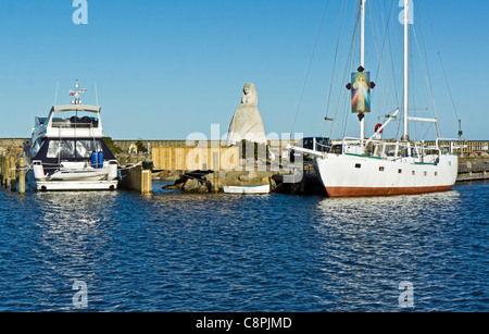 Die Statue, die Fruen Fra Havet (die Frau vom Meer) in Saeby Hafen Jütland Dänemark Stockfoto