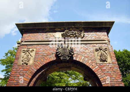 Blick auf eine alte verlassene Tor in Hamburg, Deutschland. Stockfoto