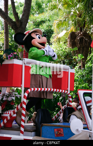 Mickey mouse auf einem Schwimmer auf die Mickeys jammin Dschungel-Parade im Tierreich Stockfoto