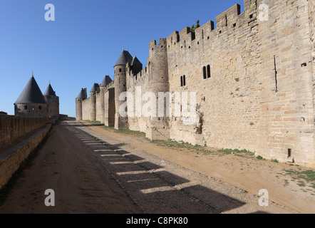 Befestigten Mauern der mittelalterlichen Stadt Carcassonne in Frankreich Stockfoto
