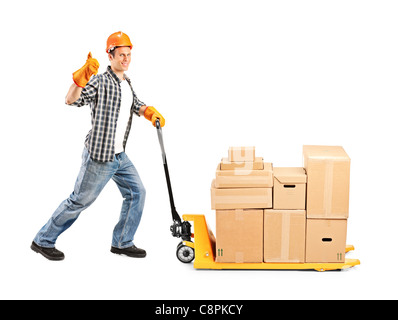 In voller Länge Portrait von ein Arbeiter drücken einen Gabel-Palette-LKW-Stapler Stockfoto