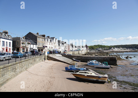 Millport Harbour und Stuart Street auf der Insel Great Cumbrae, North Ayrshire, Schottland, Großbritannien Stockfoto