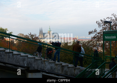 Standseilbahnen, Petrin-Hügel im Herbst, Pragerburg, Prag, Tschechische Republik Stockfoto