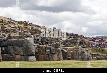 Kalkstein-Blöcke in den Ruinen von Sacsayhuaman Cusco-Peru Stockfoto