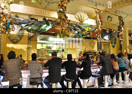 Die Food Hall, das Kaufhaus Harrods, Brompton Road, Brompton, Royal Borough of Kensington und Chelsea, London, England, UK Stockfoto