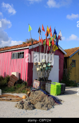 Auster Fischerhütte mit Bojen. Stockfoto