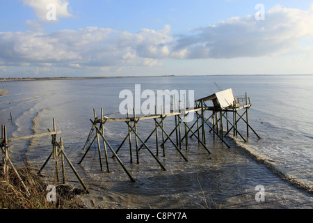 Sturm beschädigt Garnelen Ponton Stockfoto