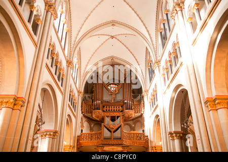 Orgel der Kirche das Bonner Münster in Bonn, Nordrhein-Westfalen, Deutschland Stockfoto