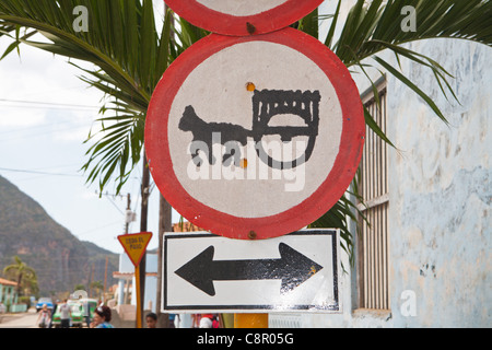 PINAR DEL RIO: PFERD UND WAGEN STRAßE ZEICHEN Stockfoto