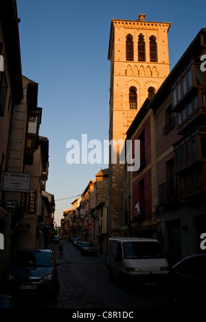 Turm der Iglesia de Santo Tomé (Thomaskirche) in Toledo, Spanien Stockfoto