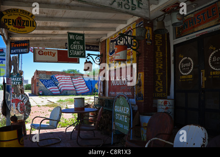 Vereinigte Staaten von Amerika Oklahoma, Route 66, Erick, ein Zeichen in einem vorhergehenden Treffen Markt-shop Stockfoto