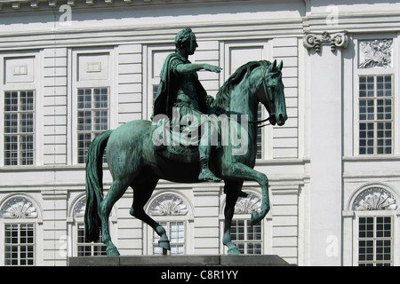 Reiterstandbild des Emperor Joseph II am Josefsplatz vor der Hofburg in Wien, Österreich. Stockfoto