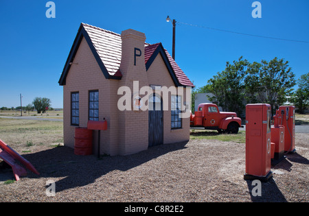 Vereinigte Staaten von Amerika Texas, McLean der restaurierten Phillips-Tankstelle auf der Route 66 Stockfoto