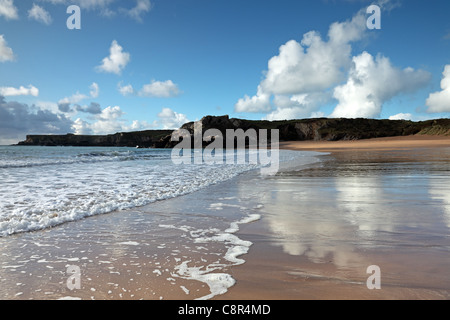 Broad Haven Beach und der Blick in Richtung St. Govan Kopf Pembrokeshire Nationalpark Wales Cymru UK GB Stockfoto