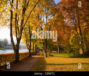 DE - Bayern: Herbst Szene am "Am Taubenloch" in Bad Tölz Stockfoto