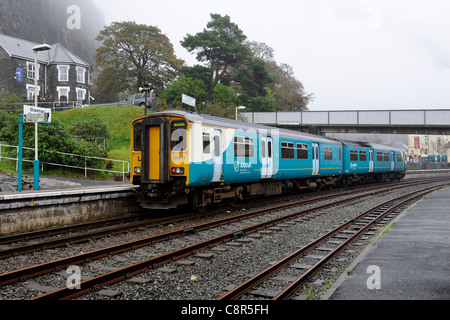 Arriva trainieren Trenau Arriva Cymra 150257 warten darauf, von Blaenau Ffestiniog Gwynedd Nord-Wales fahren Stockfoto