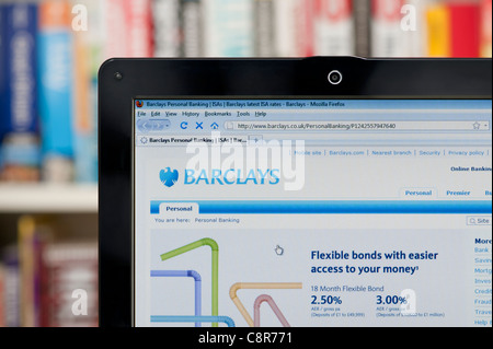 Die Barclays Website erschossen vor einem Bücherregal-Hintergrund (nur zur redaktionellen Verwendung: print, TV, e-Book und redaktionelle Webseite). Stockfoto
